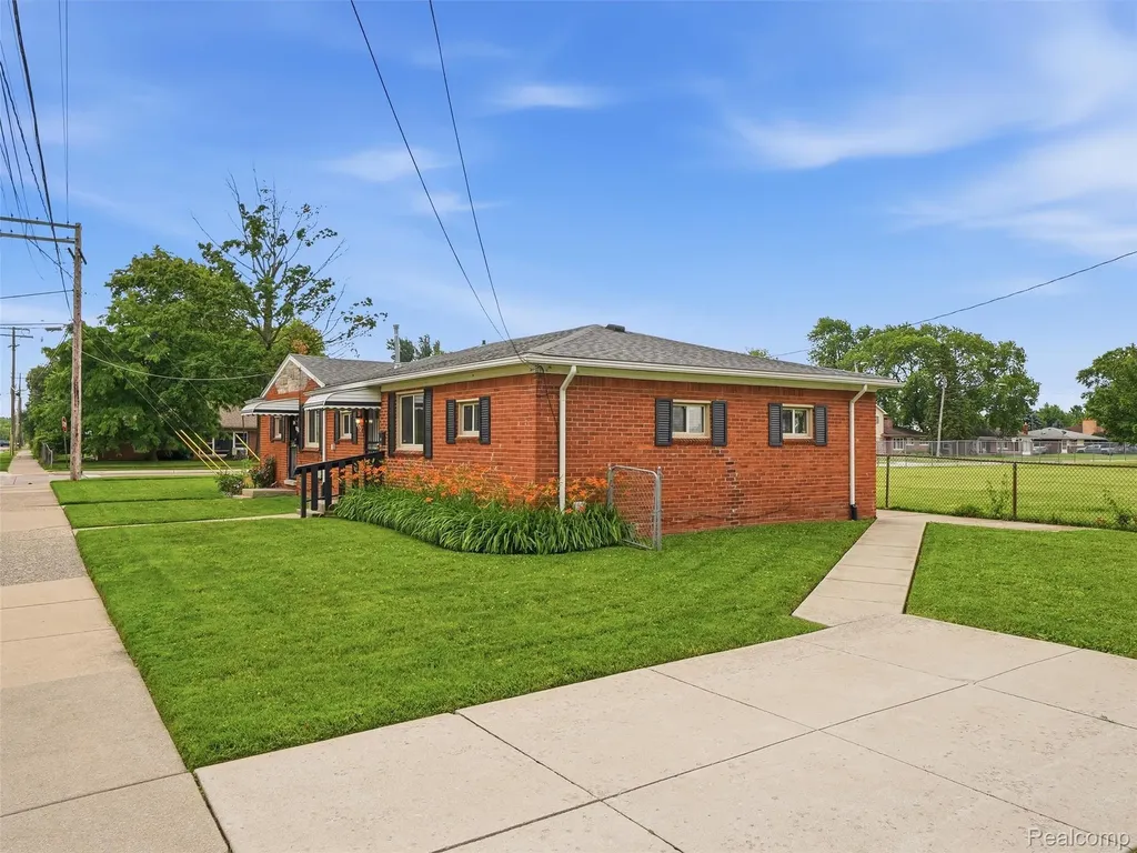 18844 Marquette Street Roseville City MI 48066