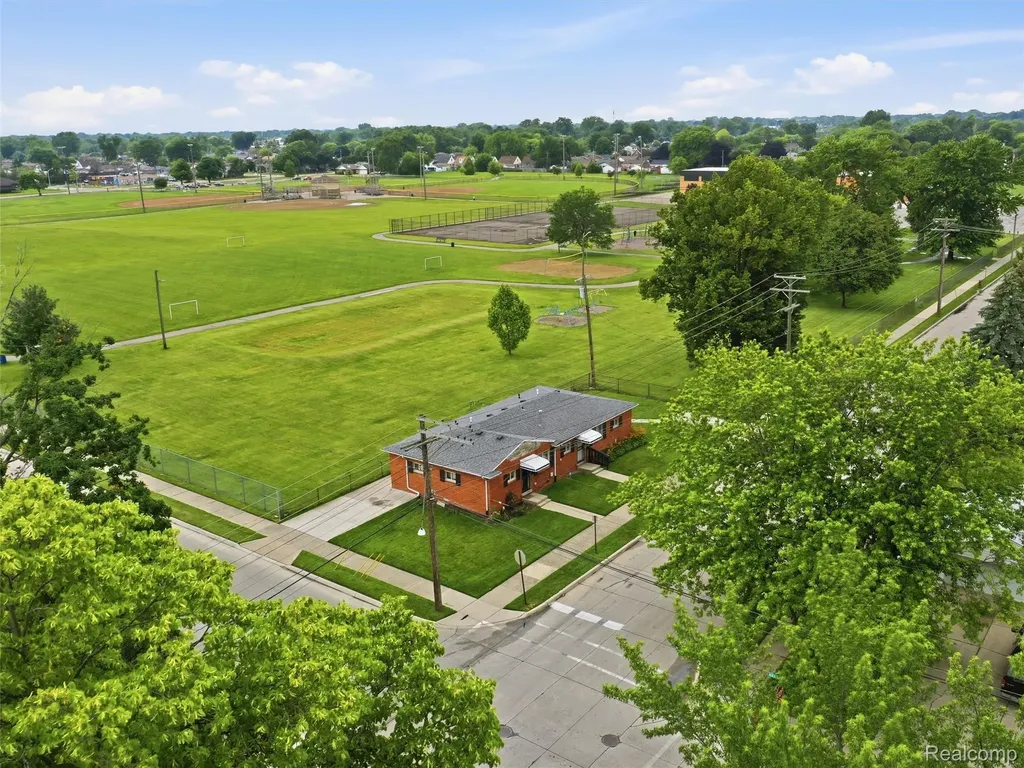 18844 Marquette Street Roseville City MI 48066