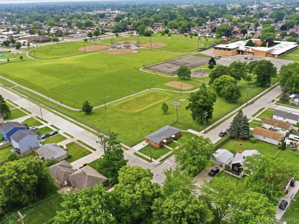 18844 Marquette Street Roseville City MI 48066