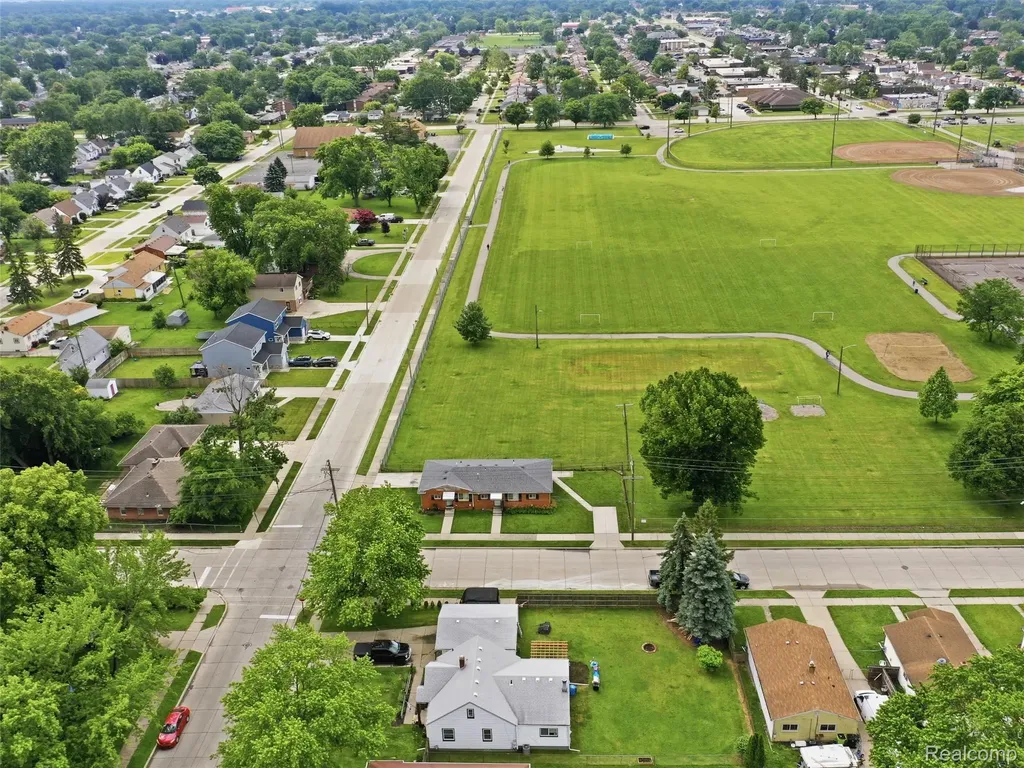 18844 Marquette Street Roseville City MI 48066