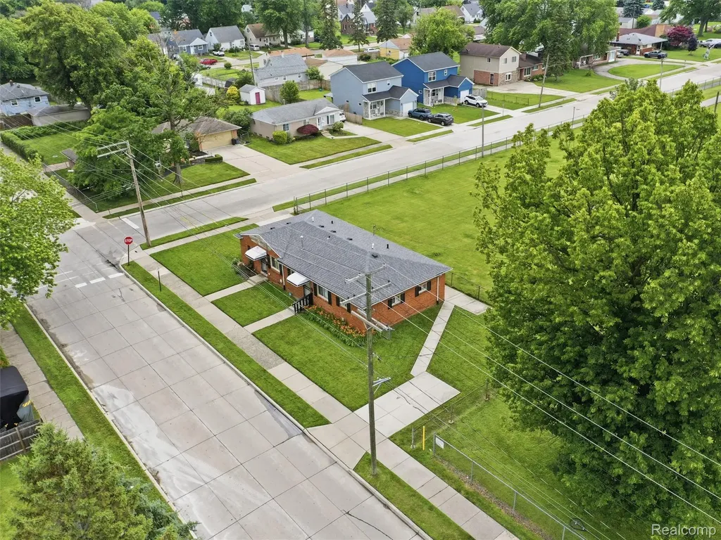 18844 Marquette Street Roseville City MI 48066