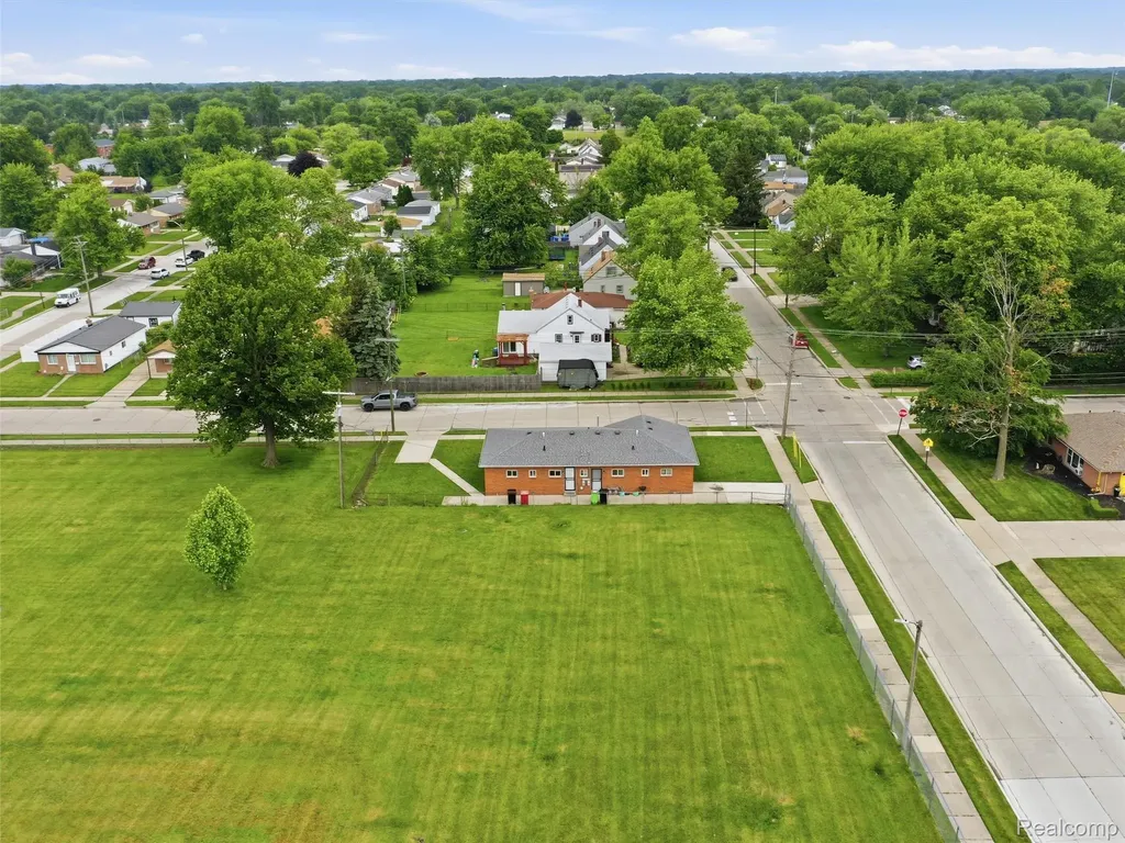18844 Marquette Street Roseville City MI 48066