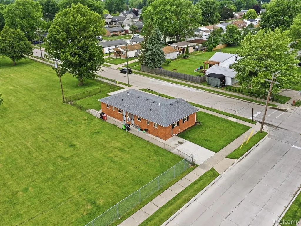 18844 Marquette Street Roseville City MI 48066
