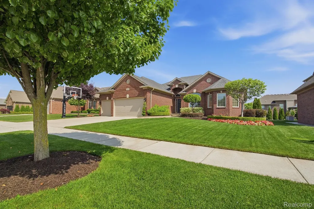 18389 Silent Drive Macomb Township MI 48042