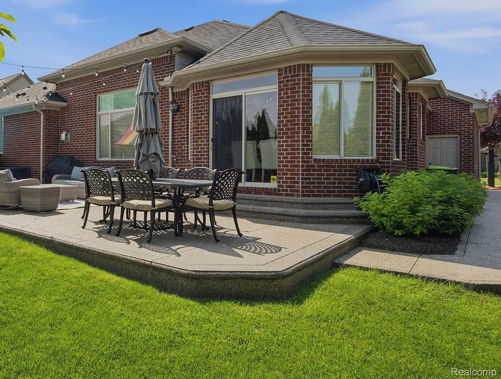 18389 Silent Drive Macomb Township MI 48042