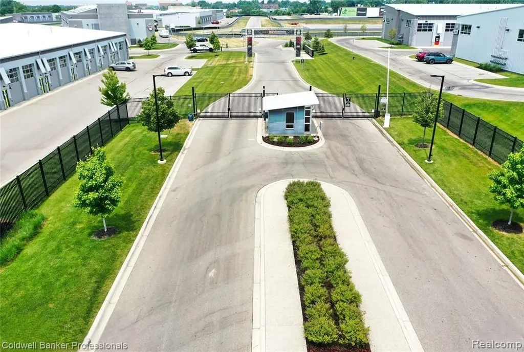 145 Pit Lane Pontiac City MI 48341