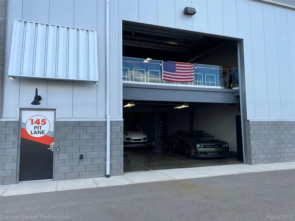 145 Pit Lane Pontiac City MI 48341