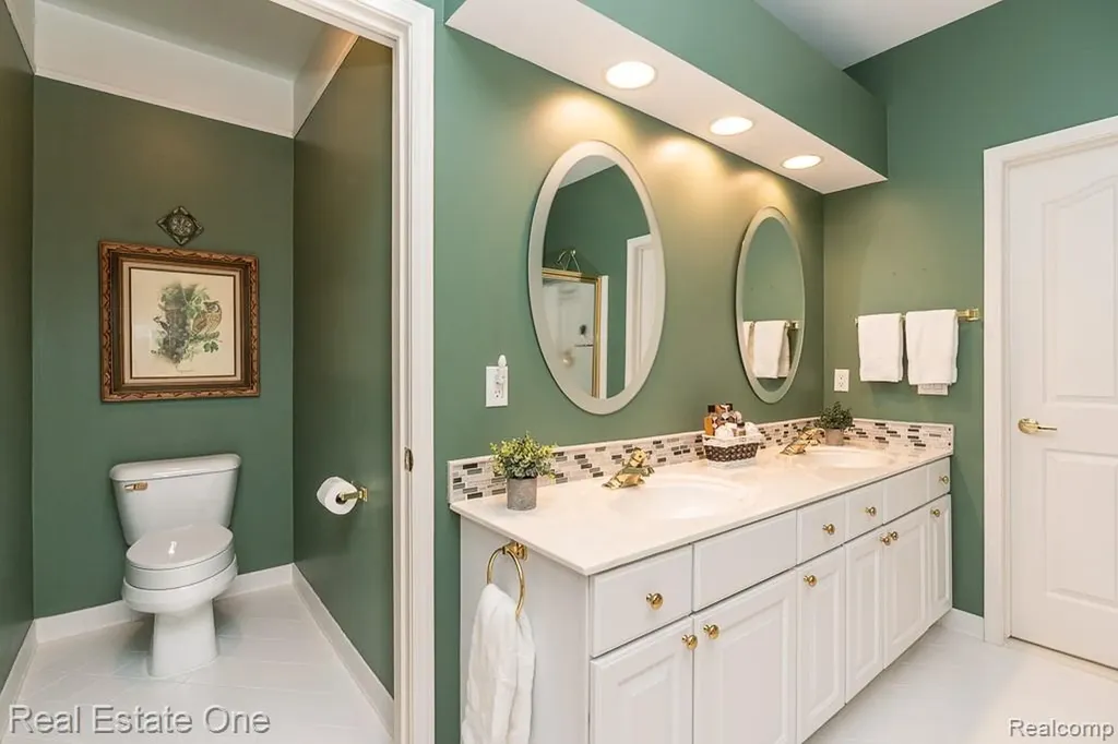 1904 Dunham Drive Rochester City MI 48306