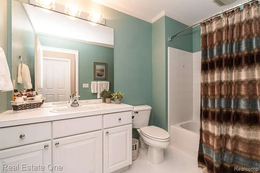 1904 Dunham Drive Rochester City MI 48306