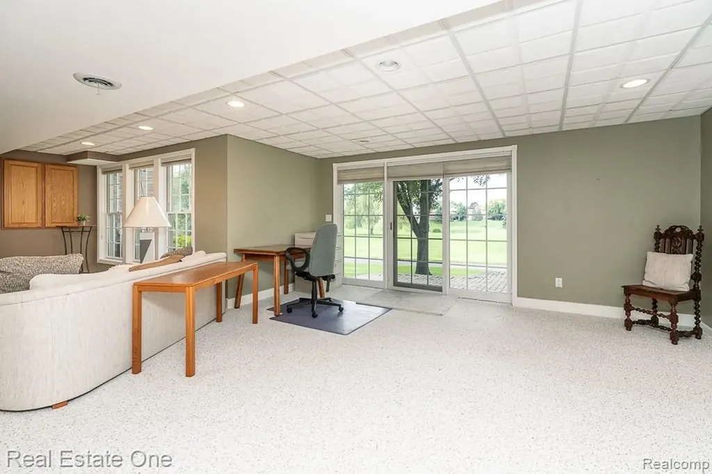 1904 Dunham Drive Rochester City MI 48306