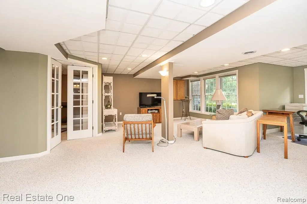 1904 Dunham Drive Rochester City MI 48306