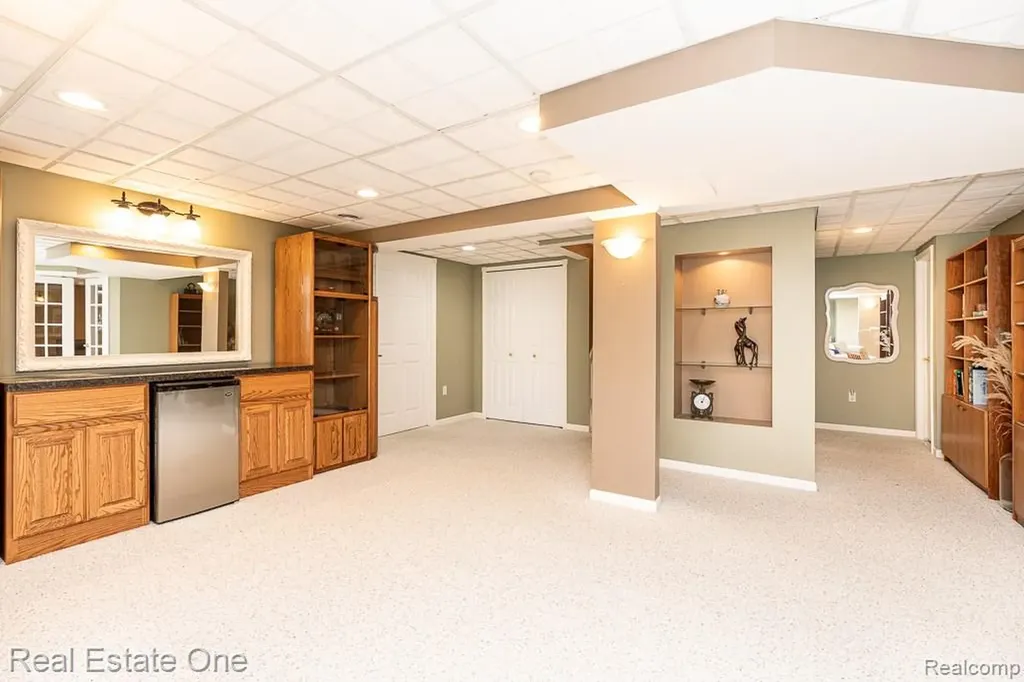 1904 Dunham Drive Rochester City MI 48306