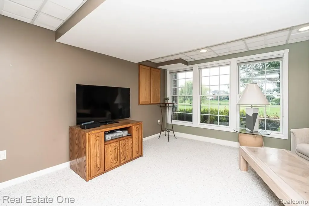 1904 Dunham Drive Rochester City MI 48306