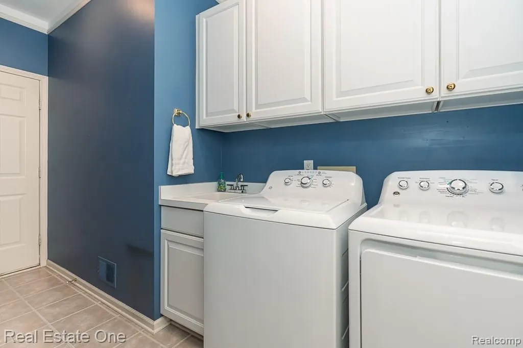 1904 Dunham Drive Rochester City MI 48306