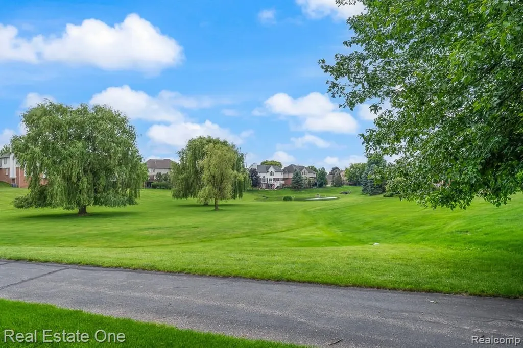1904 Dunham Drive Rochester City MI 48306