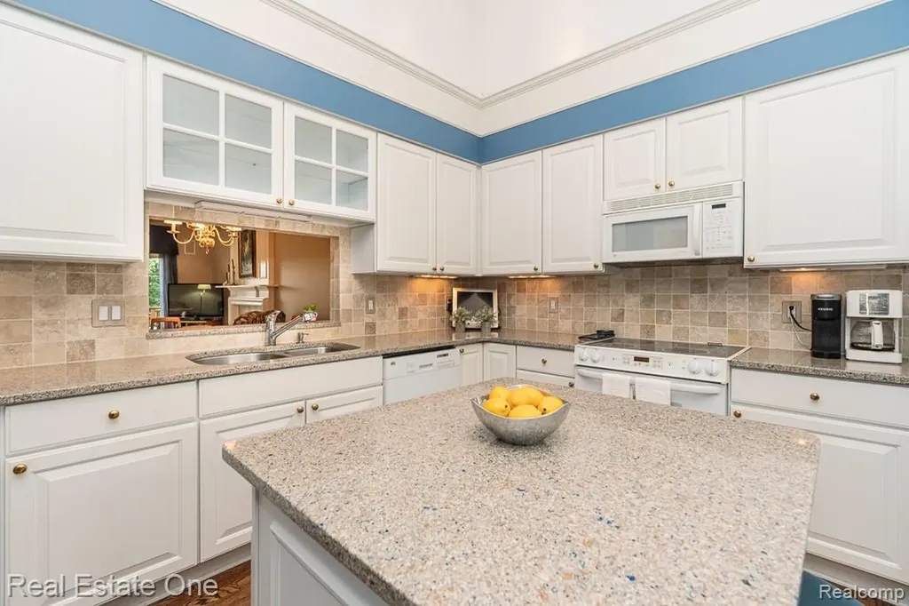 1904 Dunham Drive Rochester City MI 48306