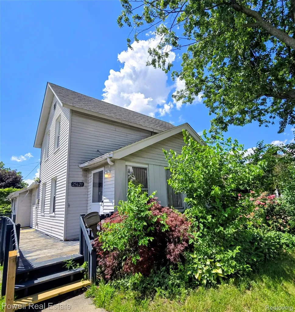 25621 Send Street Roseville City MI 48066