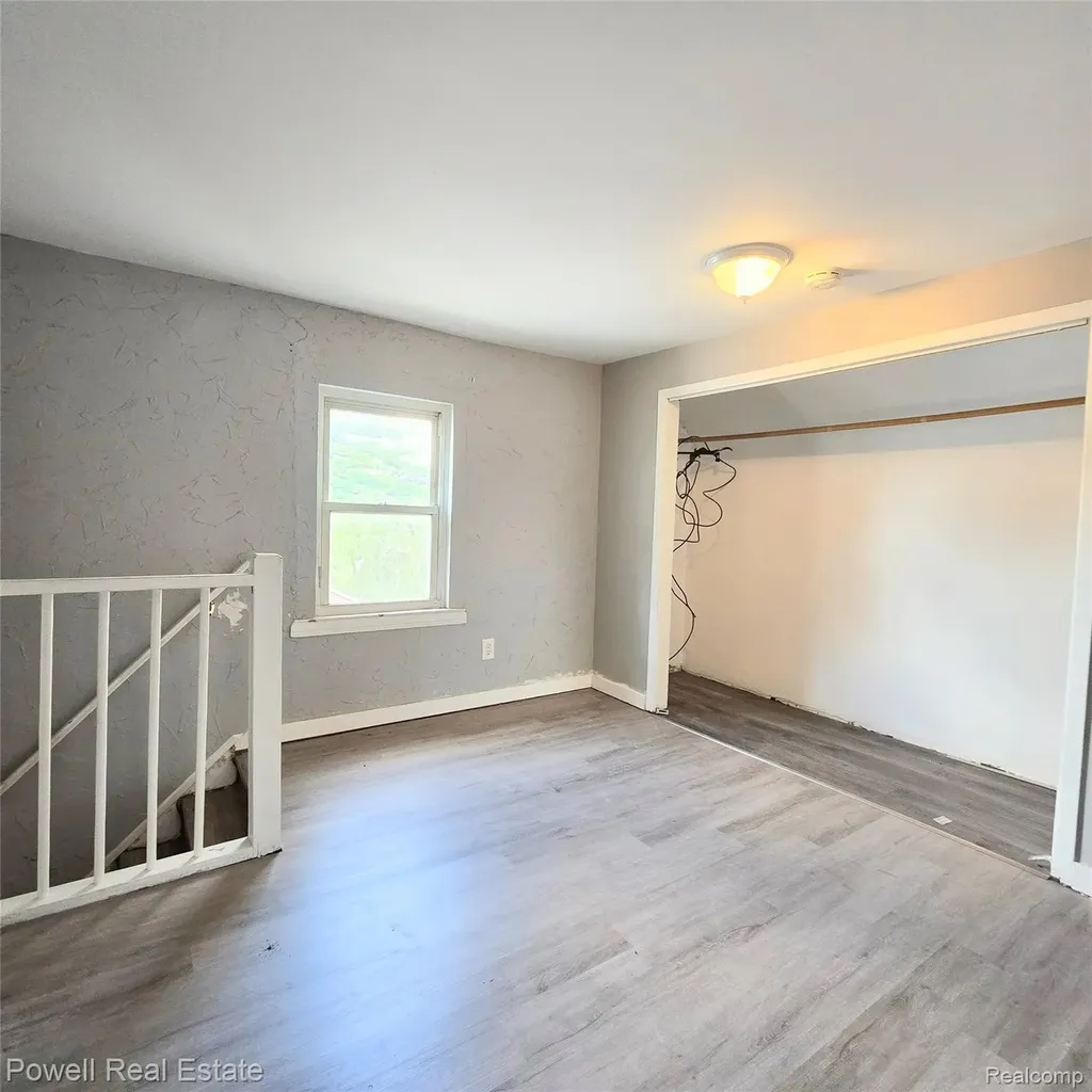 25621 Send Street Roseville City MI 48066