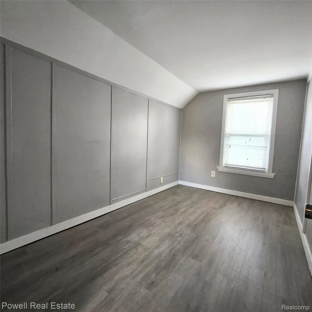 25621 Send Street Roseville City MI 48066