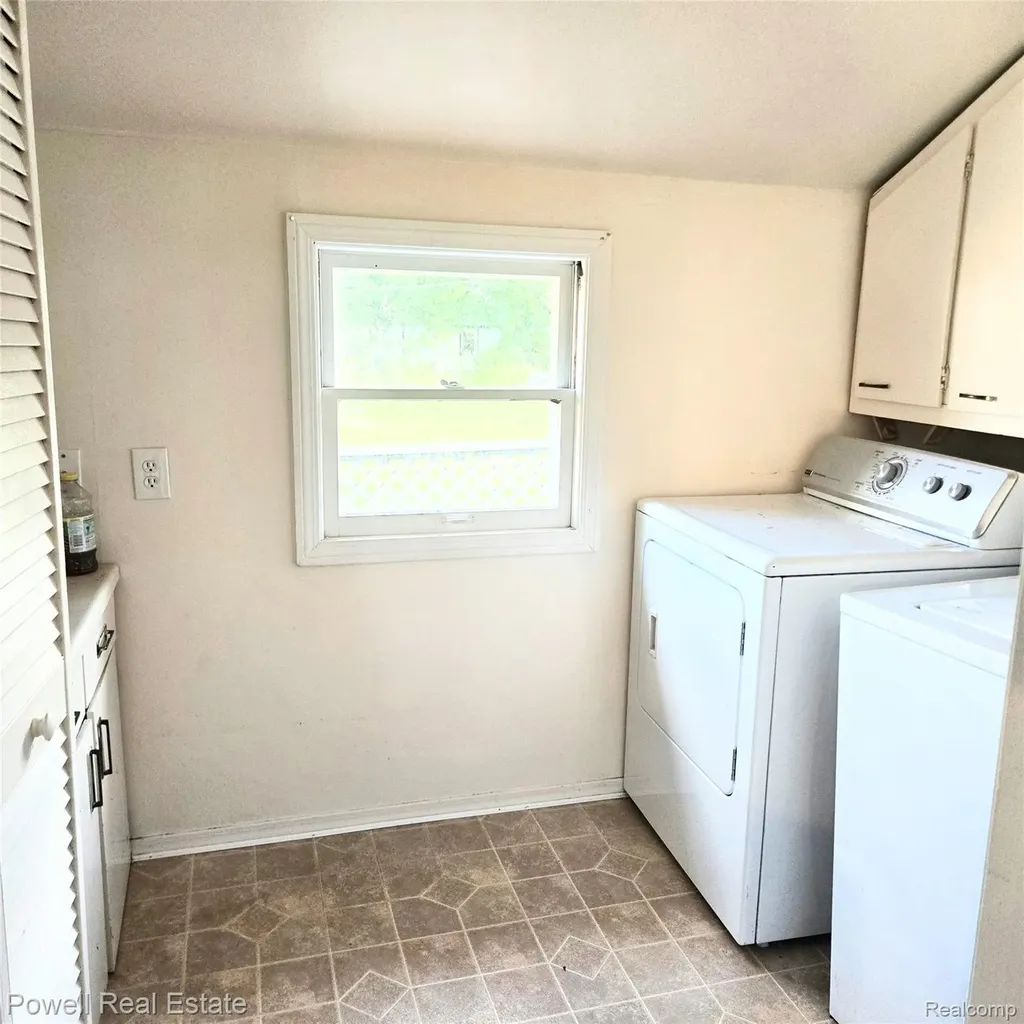 25621 Send Street Roseville City MI 48066