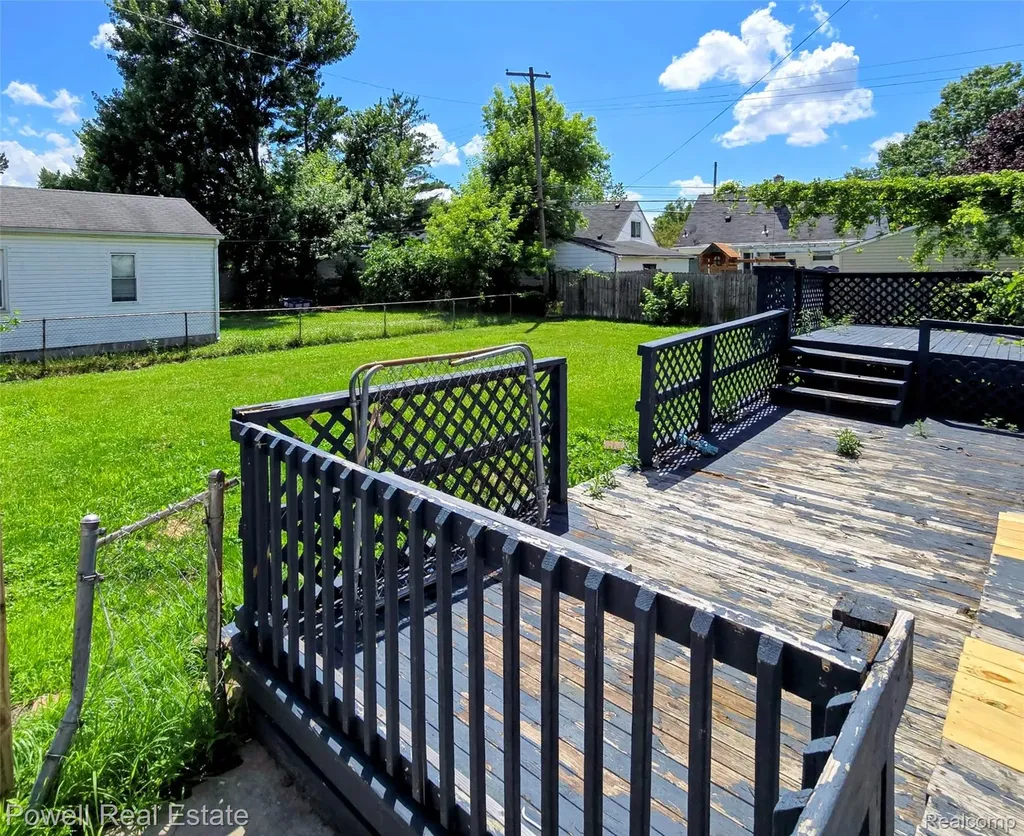 25621 Send Street Roseville City MI 48066