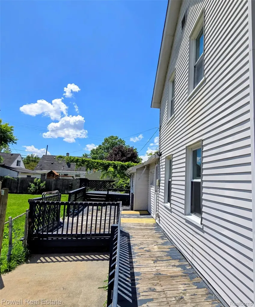 25621 Send Street Roseville City MI 48066