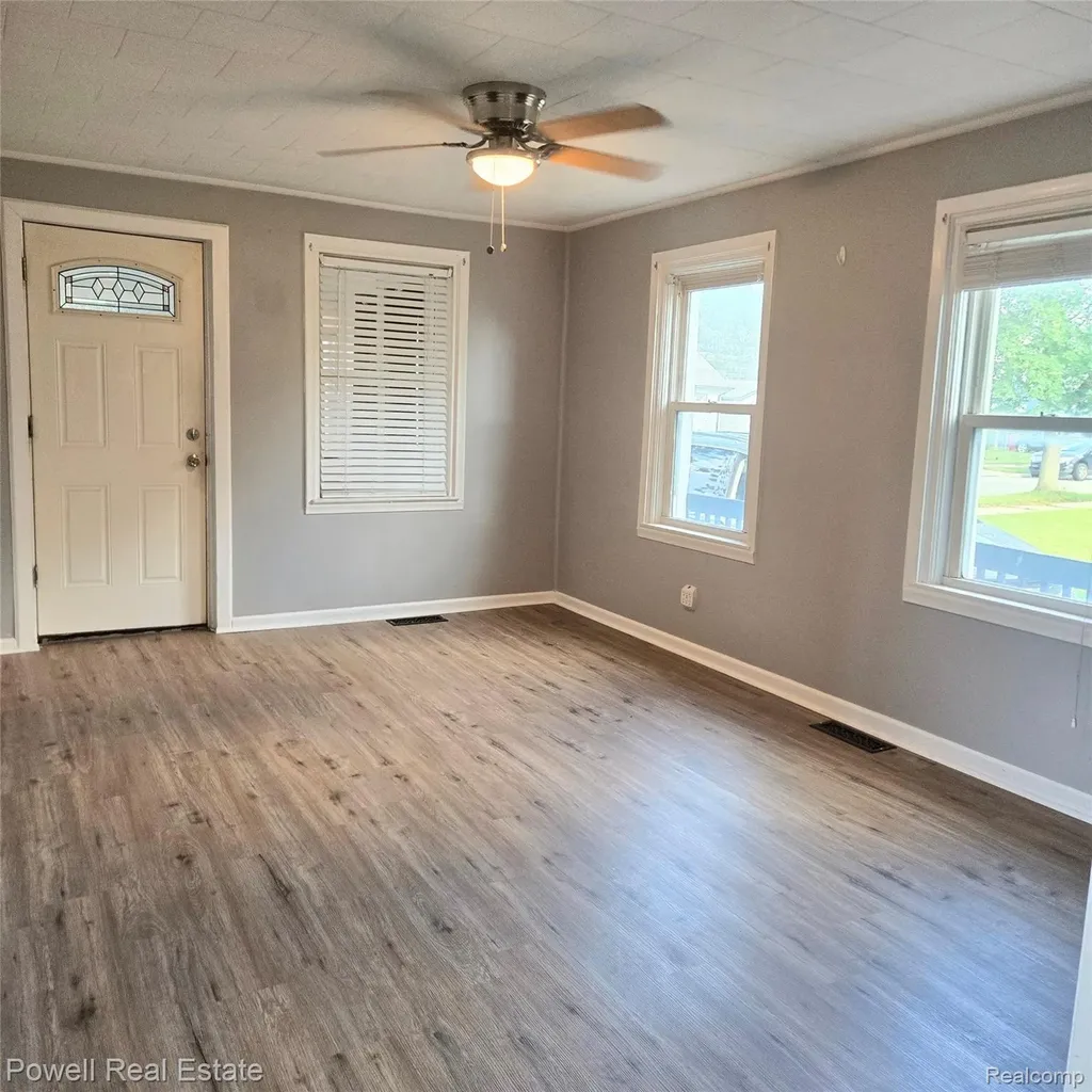 25621 Send Street Roseville City MI 48066