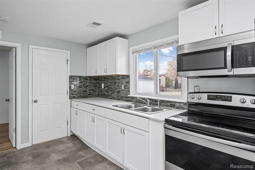 19205 Wakenden Street Redford Charter Township MI 48240