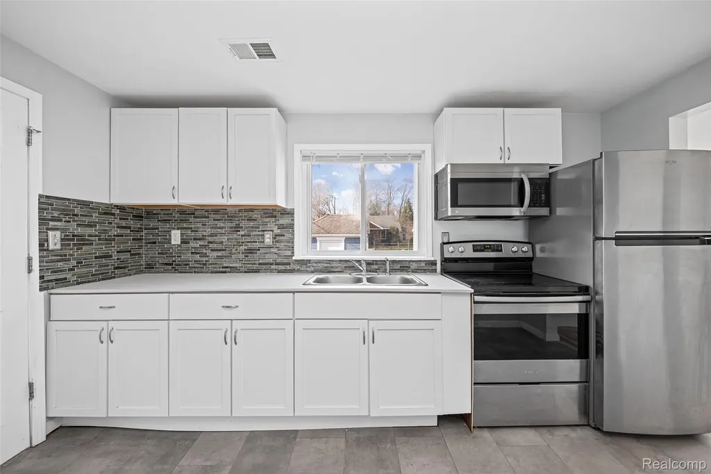 19205 Wakenden Street Redford Charter Township MI 48240