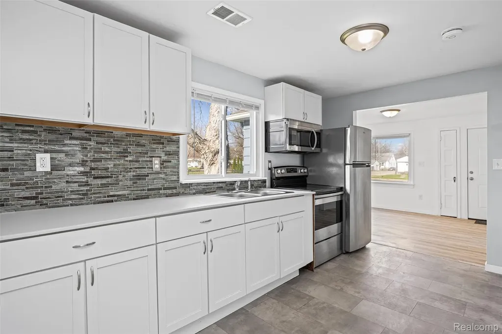 19205 Wakenden Street Redford Charter Township MI 48240