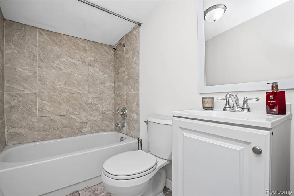 19205 Wakenden Street Redford Charter Township MI 48240