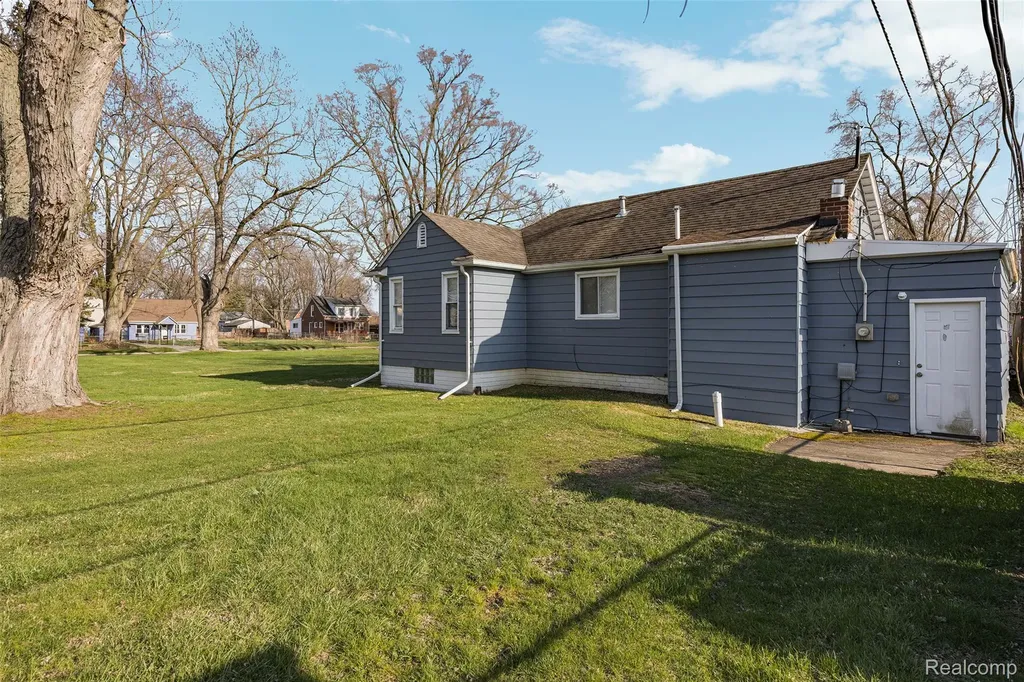 19205 Wakenden Street Redford Charter Township MI 48240