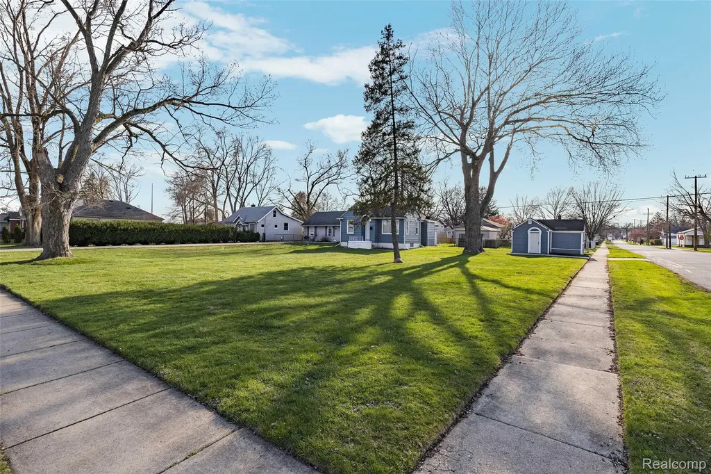 19205 Wakenden Street Redford Charter Township MI 48240