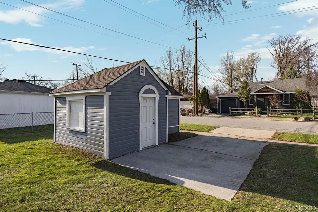19205 Wakenden Street Redford Charter Township MI 48240