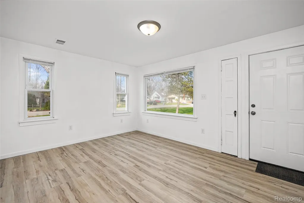 19205 Wakenden Street Redford Charter Township MI 48240