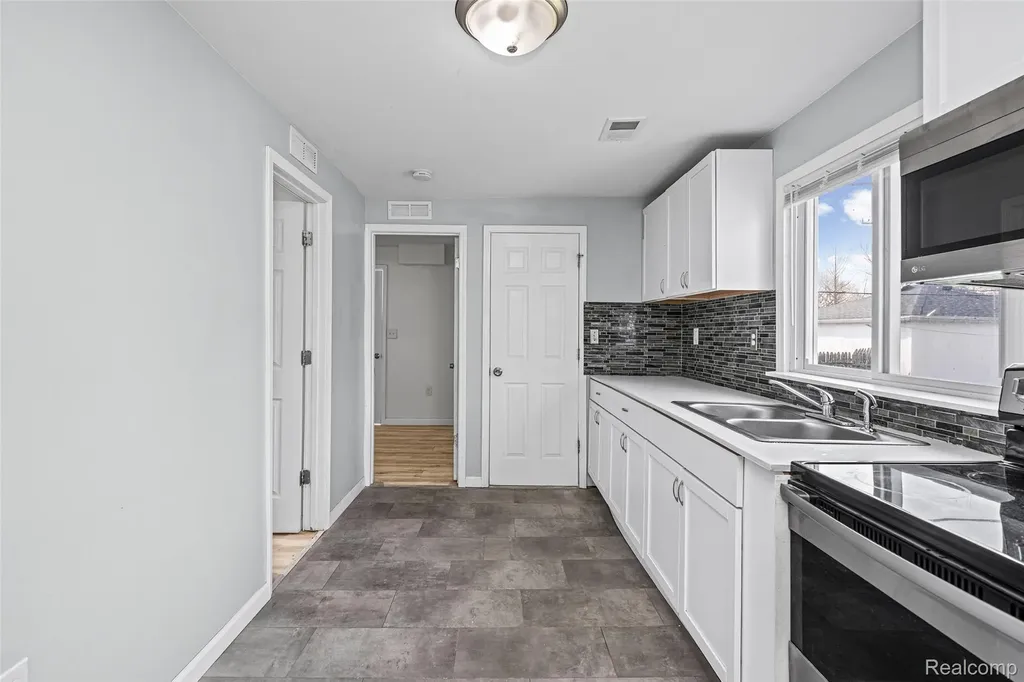 19205 Wakenden Street Redford Charter Township MI 48240