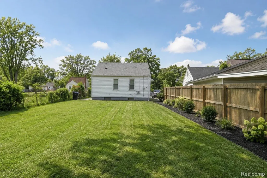 19328 Dresden Street Detroit City MI 48205