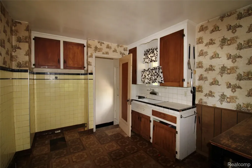 19328 Dresden Street Detroit City MI 48205