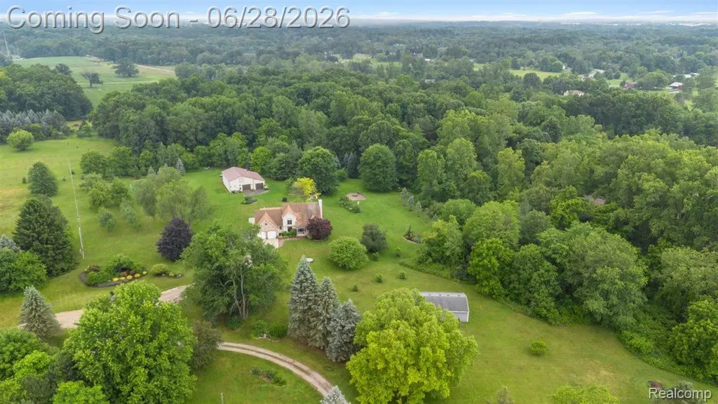 125 Olde Franklin Drive Howell Township MI 48855