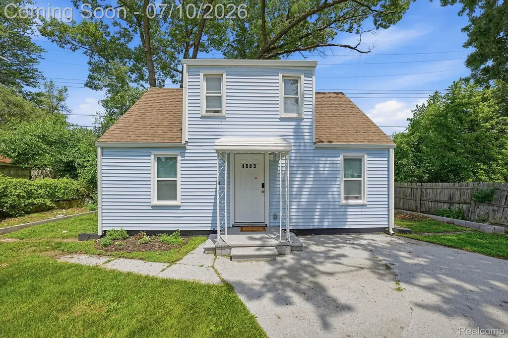 1523 E Madge Avenue Hazel Park City MI 48030