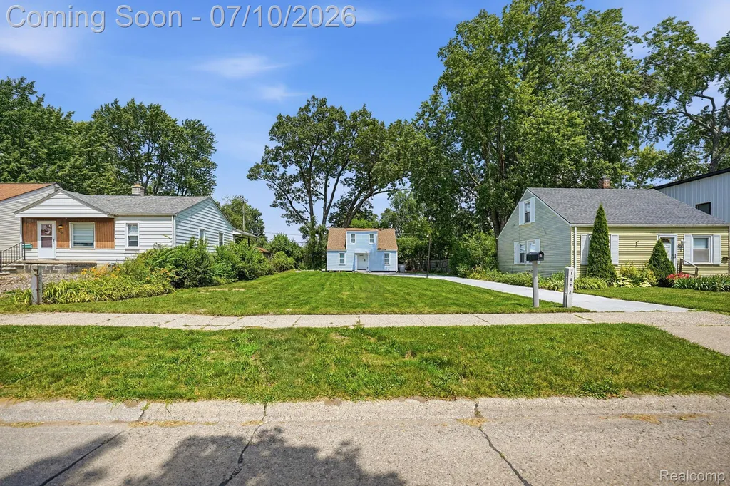 1523 E Madge Avenue Hazel Park City MI 48030