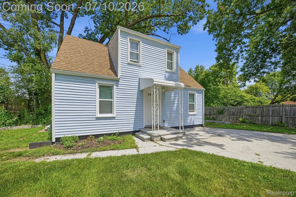 1523 E Madge Avenue Hazel Park City MI 48030