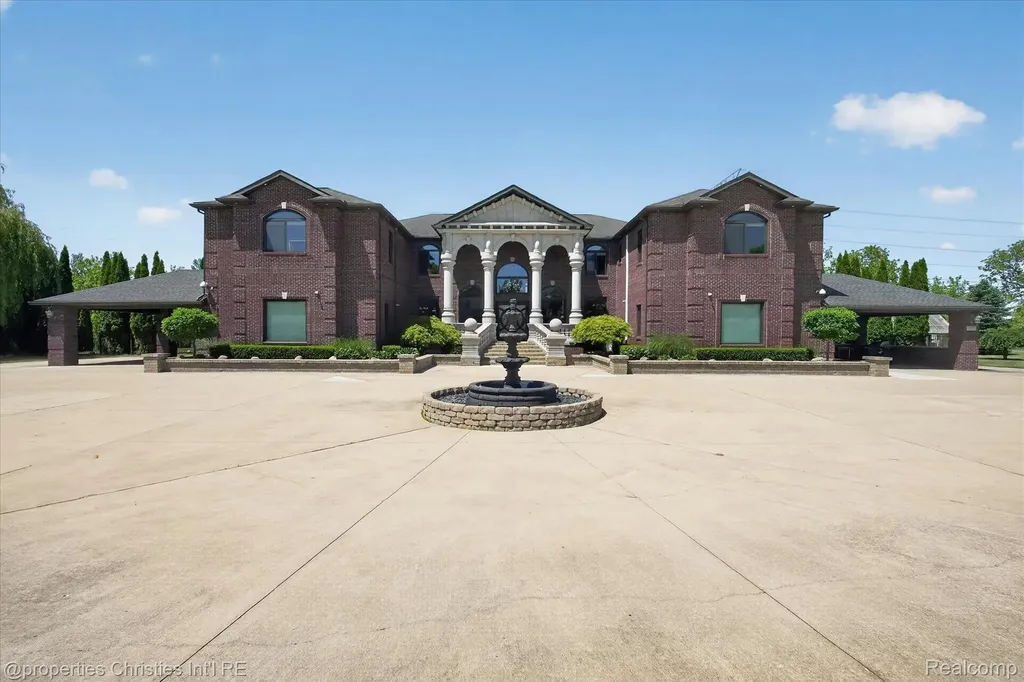 6223 Valleyfield Drive Salem Township MI 48170