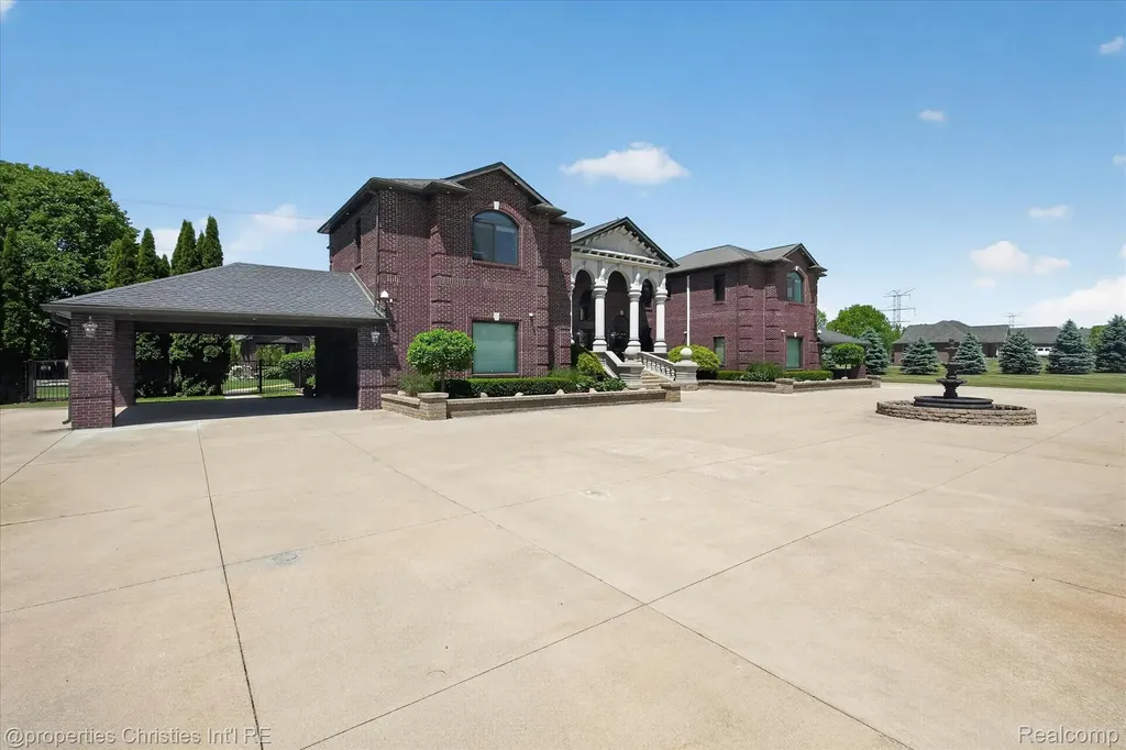 6223 Valleyfield Drive Salem Township MI 48170