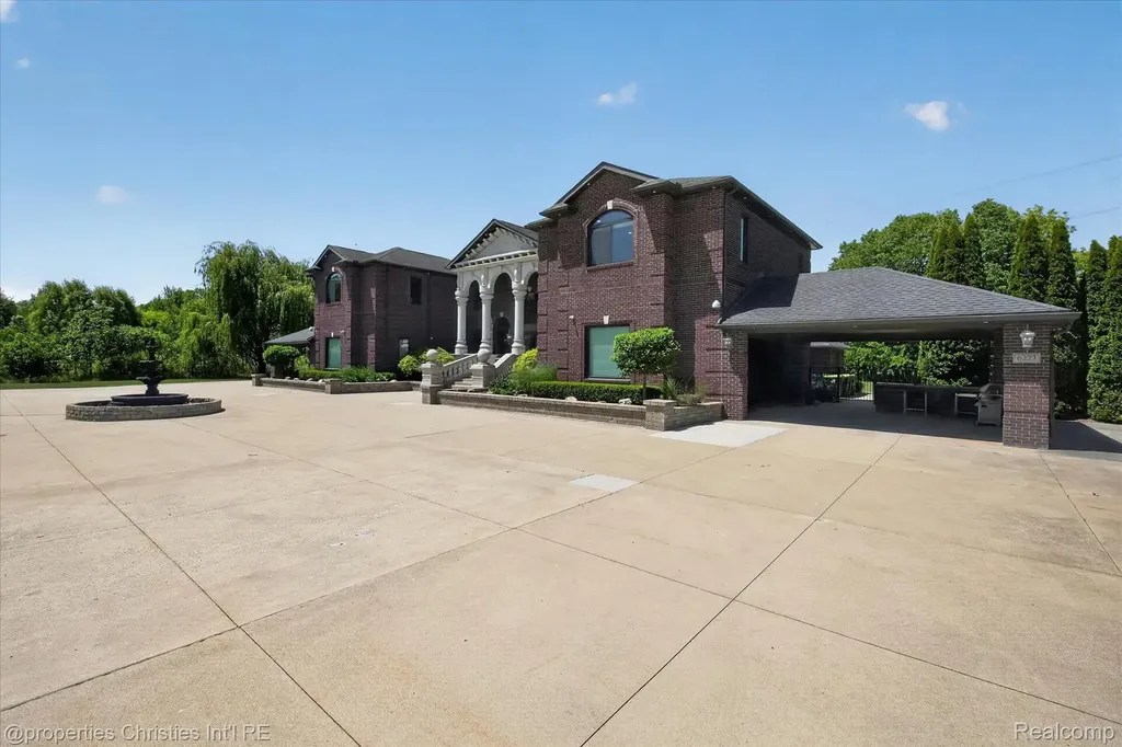 6223 Valleyfield Drive Salem Township MI 48170