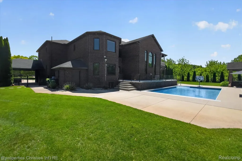6223 Valleyfield Drive Salem Township MI 48170