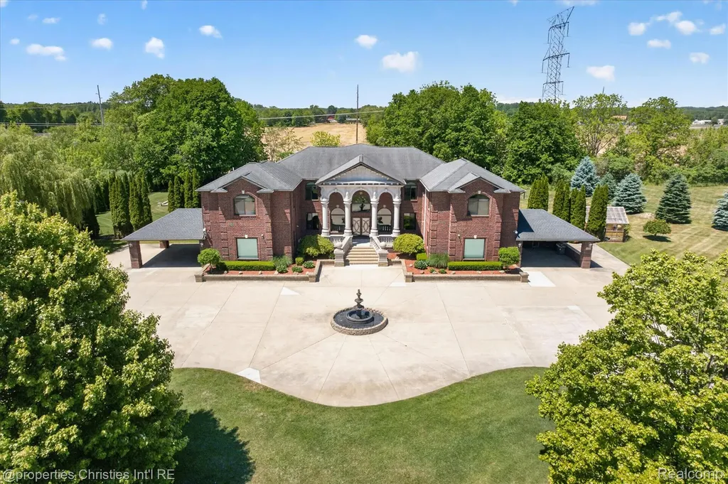 6223 Valleyfield Drive Salem Township MI 48170