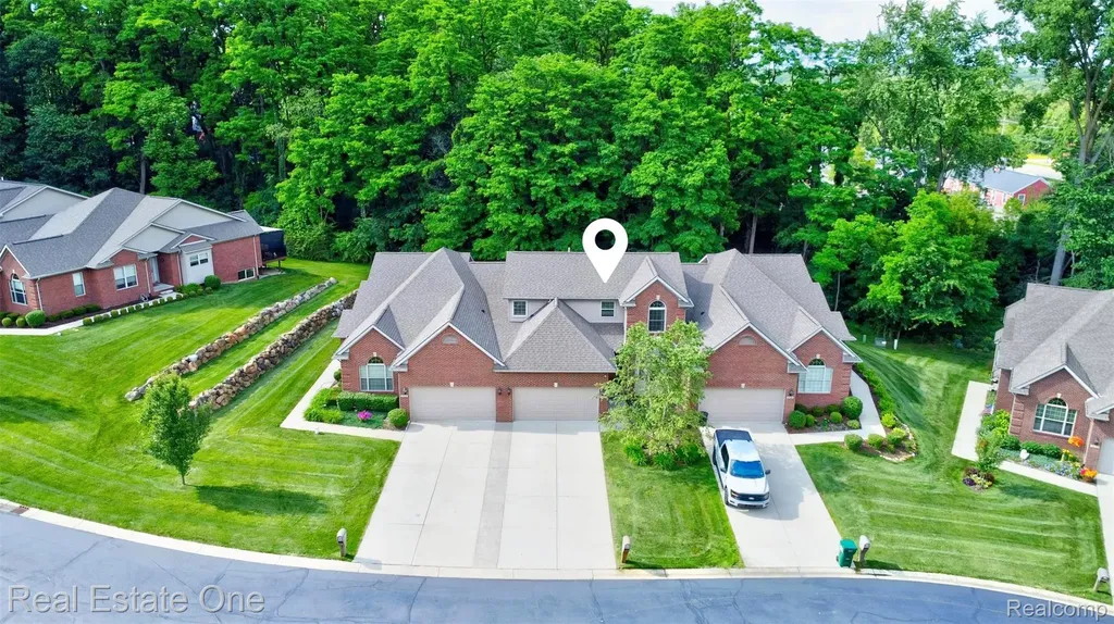 9572 Kingsway Circle Springfield Charter Township MI 48348