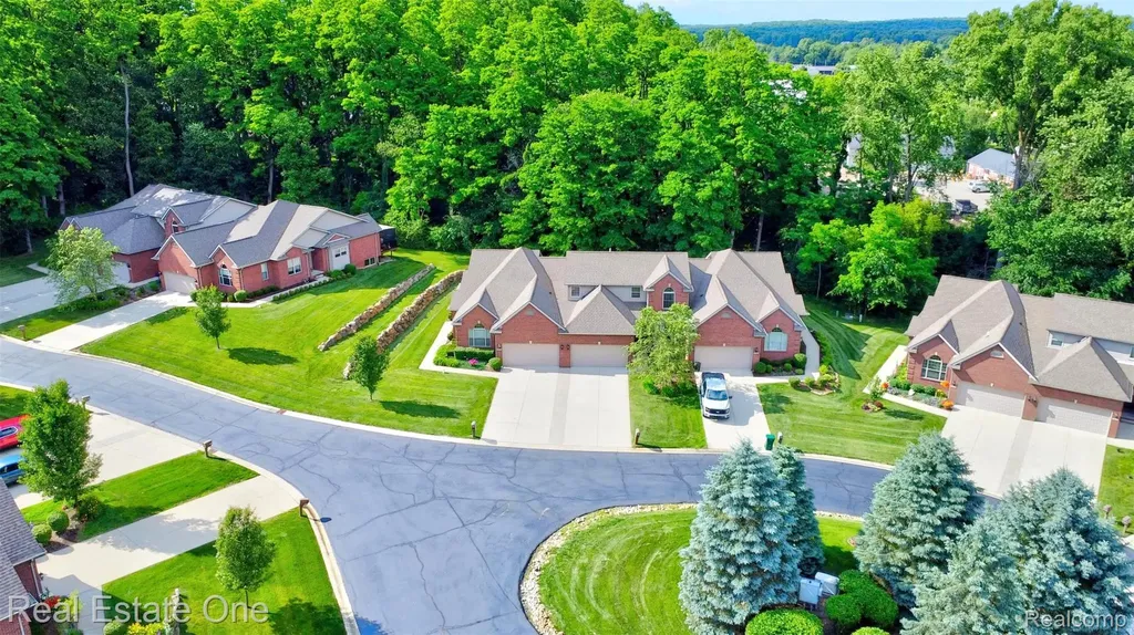 9572 Kingsway Circle Springfield Charter Township MI 48348