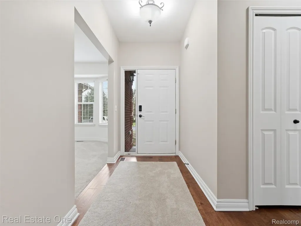 9572 Kingsway Circle Springfield Charter Township MI 48348